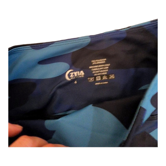 Zyia navy camo patterned mesh paneled light n tight high rise leggings. Size 4 - Picture 3 of 4